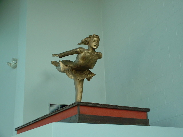 statue